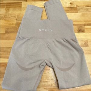 NVGTN Seamless Sculpting Leggings in Taupe Small